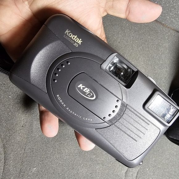 Kodak KB12 35mm Point & Shoot Film Compact Pocket Camera Untested With Case i do - Picture 2 of 11